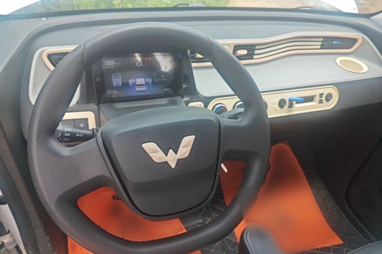 Used Wuling Hongguang MINIEV 2022 Zizai Version Lithium Iron Phosphate Center Console