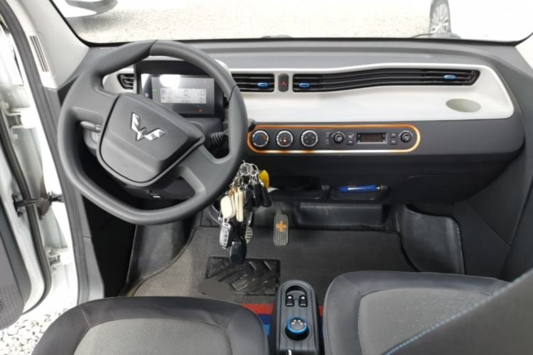 Used Wuling Hongguang MINIEV 2022 Easy Version Lithium-NMC Center Console