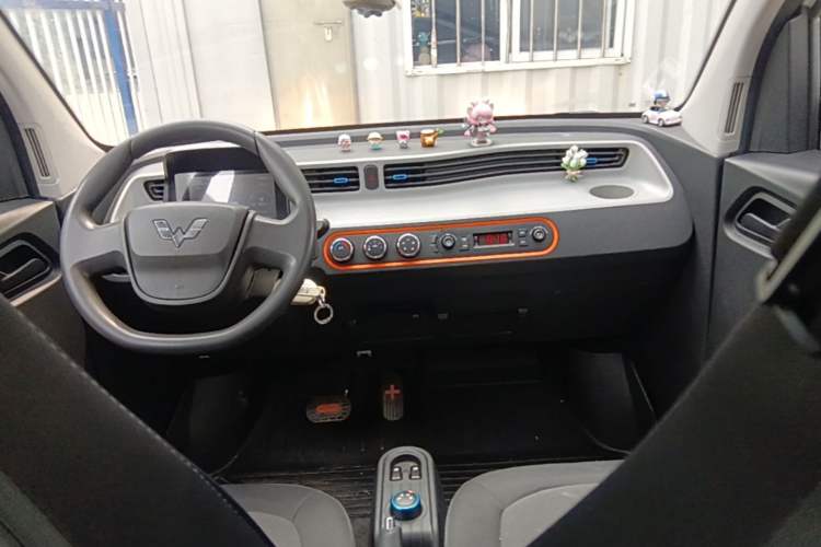 Used Wuling Hongguang MINIEV 2022 Zizai Version Lithium Iron Phosphate Center Console