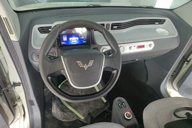 Used Wuling Hongguang MINIEV 2022 Macaron Premium Model – Lithium Iron Phosphate Center Console