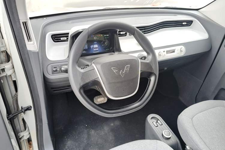Used Wuling Hongguang MINIEV 2022 Macaron Premium Model – Lithium Iron Phosphate Center Console