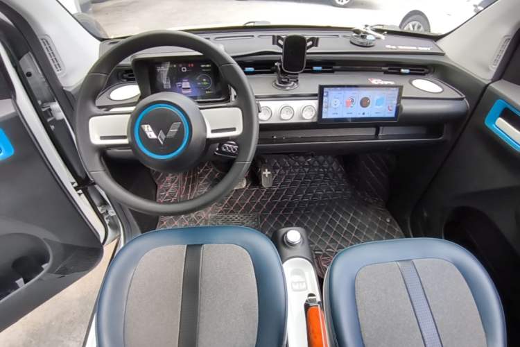 Used Wuling Hongguang MINIEV 2022 GAMEBOY 200km Gaming Edition with Lithium Iron Phosphate Center Console