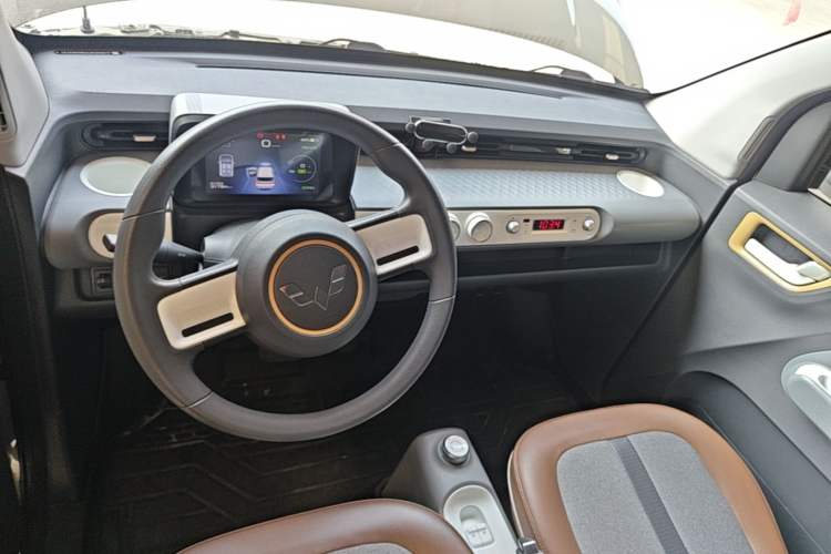 Used Wuling Hongguang MINIEV 2022 GAMEBOY 200km Gaming Edition with Lithium Iron Phosphate Center Console