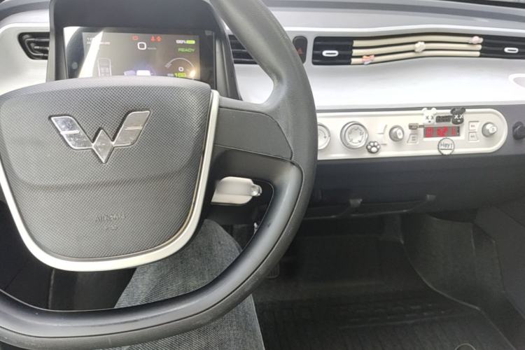 Used Wuling Hongguang MINIEV 2022 Macaron Premium Model – Lithium Iron Phosphate Center Console