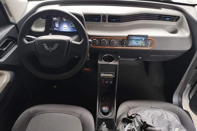 Used Wuling Hongguang MINIEV 2022 Zizai Version Lithium Iron Phosphate Center Console