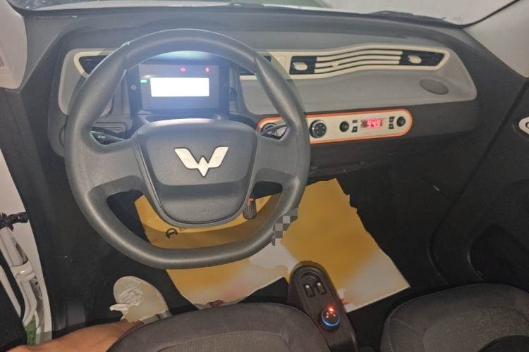 Used Wuling Hongguang MINIEV 2022 Easy Version Lithium-NMC Center Console