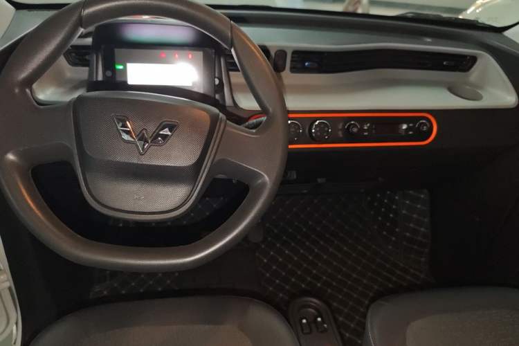Used Wuling Hongguang MINIEV 2022 Easy Version Lithium-NMC Center Console