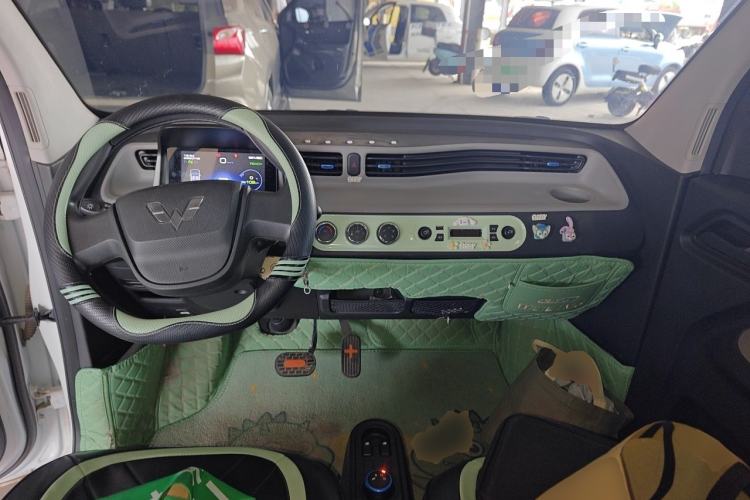 Used Wuling Hongguang MINIEV 2022 Zizai Version Lithium Iron Phosphate Center Console