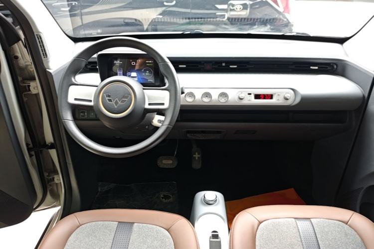 Used Wuling Hongguang MINIEV 2022 GAMEBOY 300km Enthusiast Model with Lithium Iron Phosphate Center Console