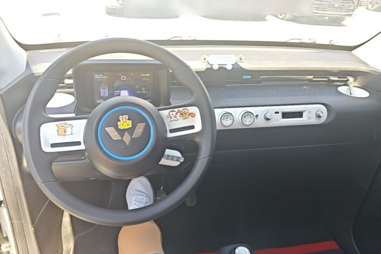 Used Wuling Hongguang MINIEV 2022 GAMEBOY 300km Enthusiast Model with Lithium Iron Phosphate Center Console