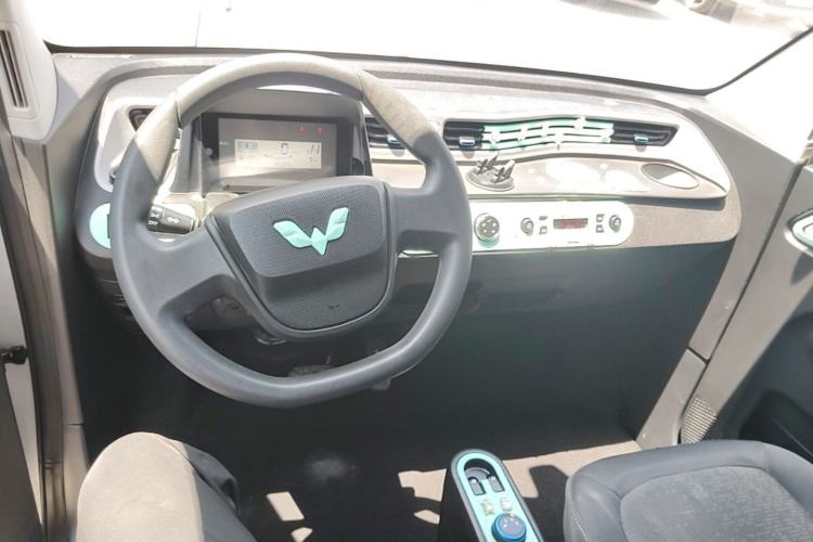Used Wuling Hongguang MINIEV 2022 Easy Version Lithium Iron Phosphate Center Console