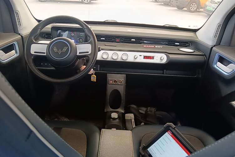 Used Wuling Hongguang MINIEV 2022 GAMEBOY 200km Gaming Edition with Lithium Iron Phosphate Center Console