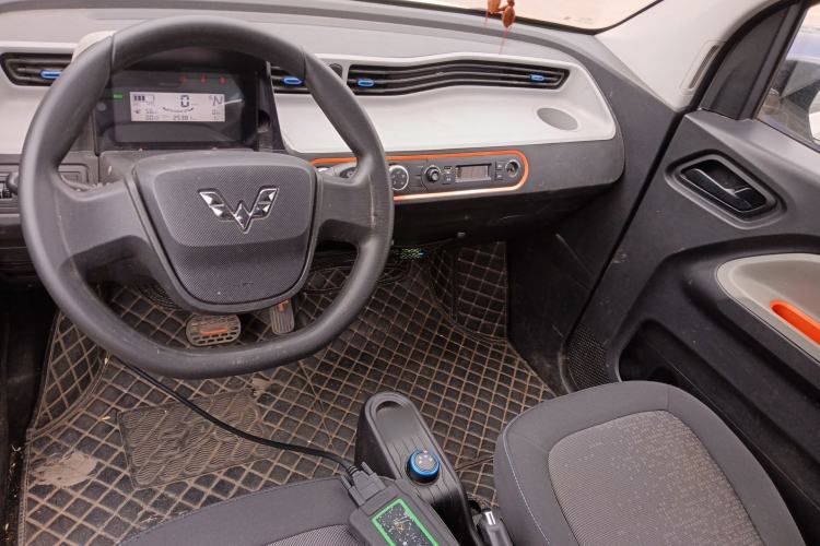 Used Wuling Hongguang MINIEV 2022 Easy Version Lithium Iron Phosphate Center Console