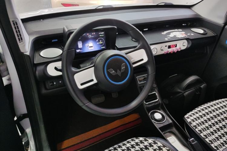 Used Wuling Hongguang MINIEV 2022 GAMEBOY 300km Enthusiast Model with Lithium Iron Phosphate Center Console