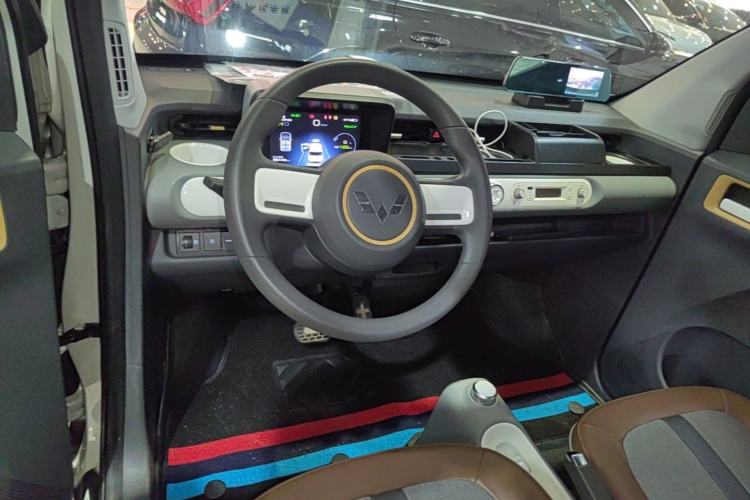 Used Wuling Hongguang MINIEV 2022 GAMEBOY 300km Enthusiast Model with Lithium Iron Phosphate Center Console