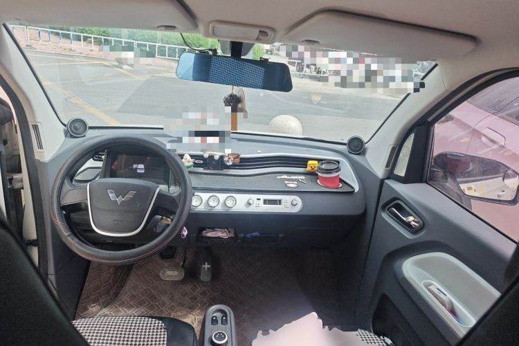 Used Wuling Hongguang MINIEV 2022 Macaron Premium Model – Lithium Iron Phosphate Center Console