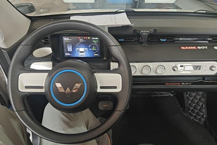 Used Wuling Hongguang MINIEV 2022 GAMEBOY 300km Enthusiast Model with Lithium Iron Phosphate Center Console