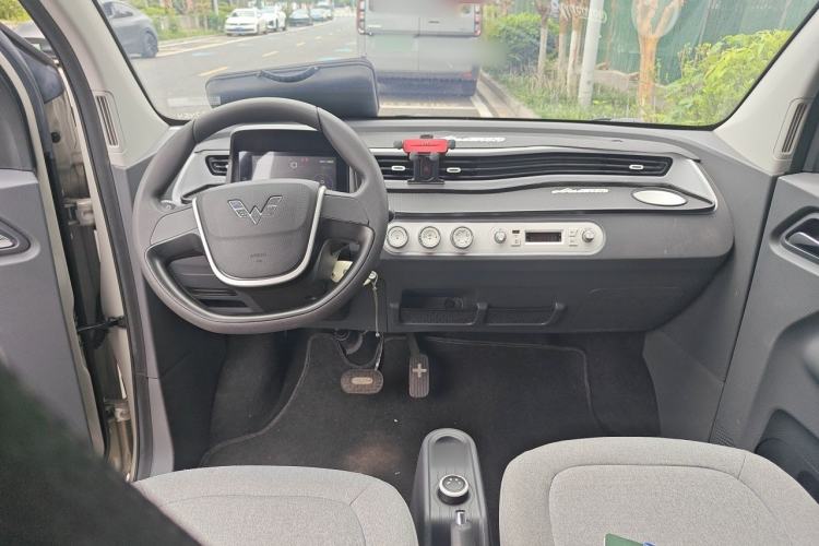 Used Wuling Hongguang MINIEV 2022 Macaron Fashion Model Lithium Iron Phosphate Center Console