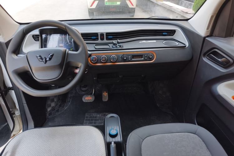 Used Wuling Hongguang MINIEV 2022 Macaron Fashion Model Lithium Iron Phosphate Center Console