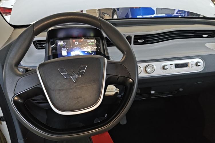 Used Wuling Hongguang MINIEV 2022 Macaron Premium Model – Lithium Iron Phosphate Center Console
