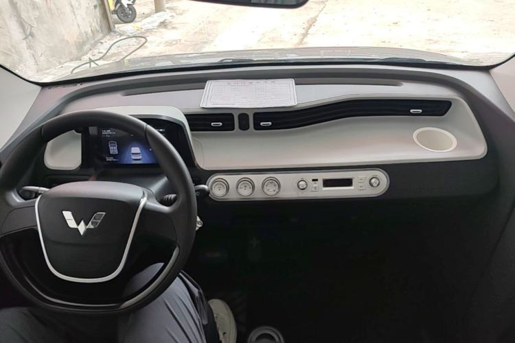 Used Wuling Hongguang MINIEV 2022 Macaron Premium Model – Lithium Iron Phosphate Center Console