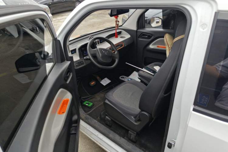 Used Wuling Hongguang MINIEV 2022 Macaron Premium Model – Lithium Iron Phosphate Driver Seat