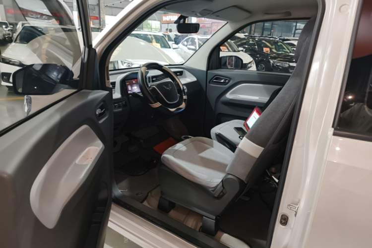 Used Wuling Hongguang MINIEV 2022 Macaron Premium Model – Lithium Iron Phosphate Driver Seat