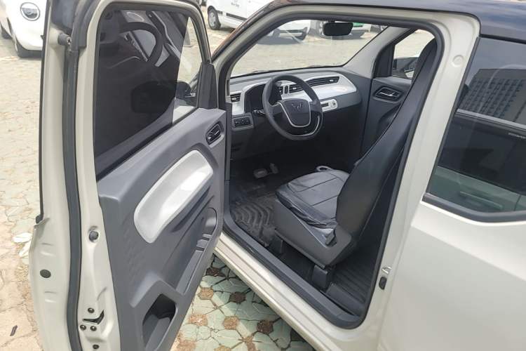 Used Wuling Hongguang MINIEV 2022 Macaron Fashion Model Lithium Iron Phosphate Driver Seat