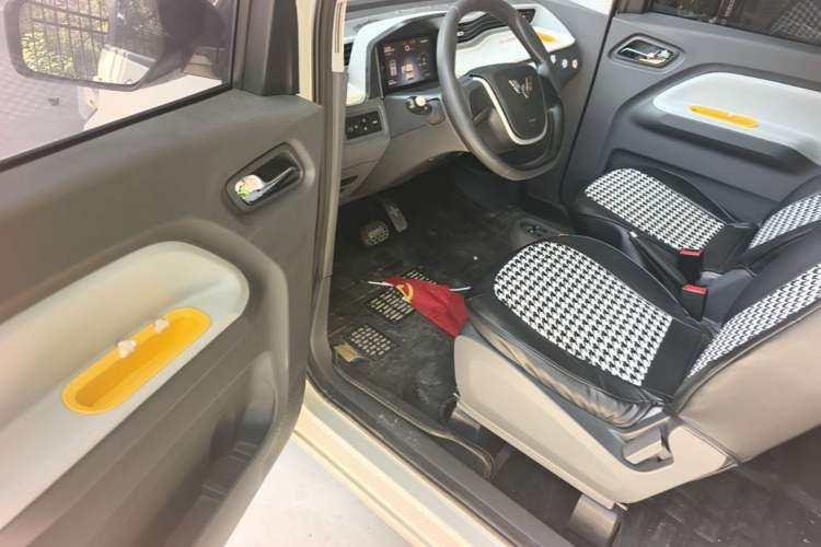 Used Wuling Hongguang MINIEV 2022 Macaron Premium Model – Lithium Iron Phosphate Driver Seat