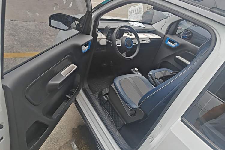 Used Wuling Hongguang MINIEV 2022 GAMEBOY 300km Enthusiast Model with Lithium Iron Phosphate Driver Seat