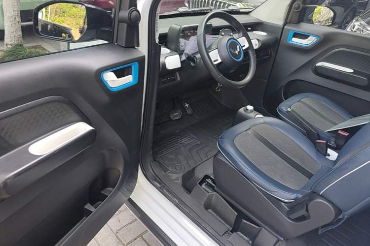 Used Wuling Hongguang MINIEV 2022 GAMEBOY 300km Enthusiast Model with Lithium Iron Phosphate Driver Seat