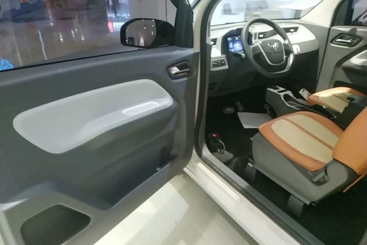 Used Wuling Hongguang MINIEV 2022 Macaron Fashion Edition Lithium-Nickel-Cobalt-Alpha-oxide Driver Seat