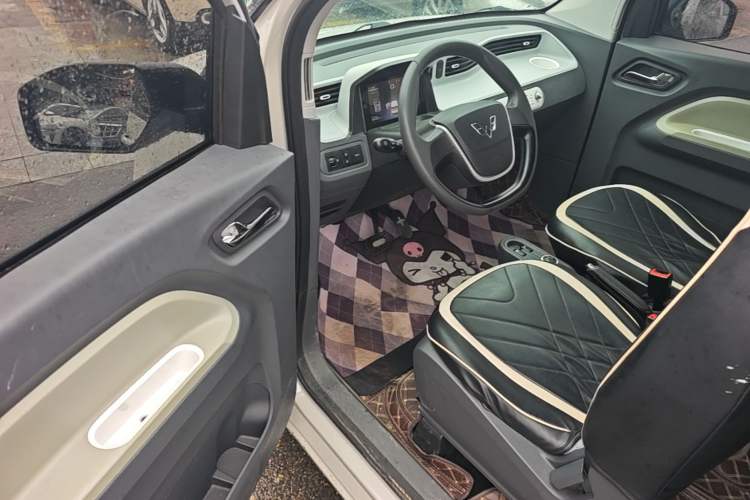Used Wuling Hongguang MINIEV 2022 Macaron Premium Model – Lithium Iron Phosphate Driver Seat