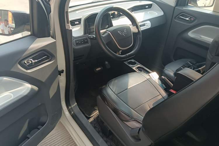 Used Wuling Hongguang MINIEV 2022 Macaron Premium Model – Lithium Iron Phosphate Driver Seat