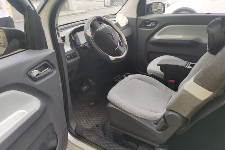 Used Wuling Hongguang MINIEV 2022 Macaron Premium Model – Lithium Iron Phosphate Driver Seat