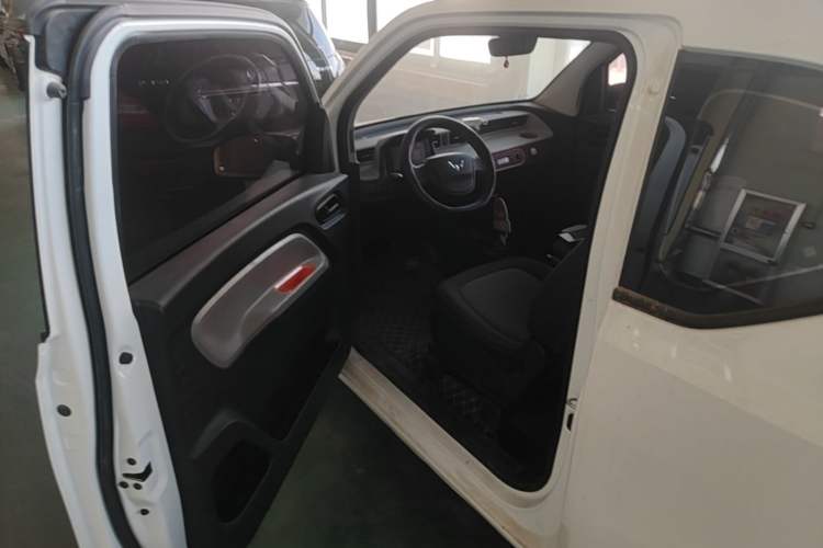 Used Wuling Hongguang MINIEV 2022 Easy Version Lithium Iron Phosphate Driver Seat