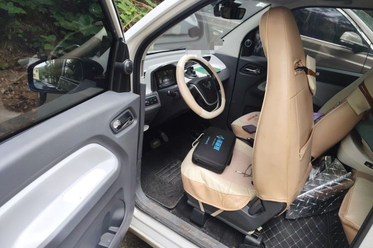 Used Wuling Hongguang MINIEV 2022 Macaron Premium Model – Lithium Iron Phosphate Driver Seat