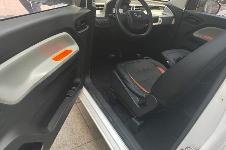 Used Wuling Hongguang MINIEV 2022 Easy Version Lithium Iron Phosphate Driver Seat