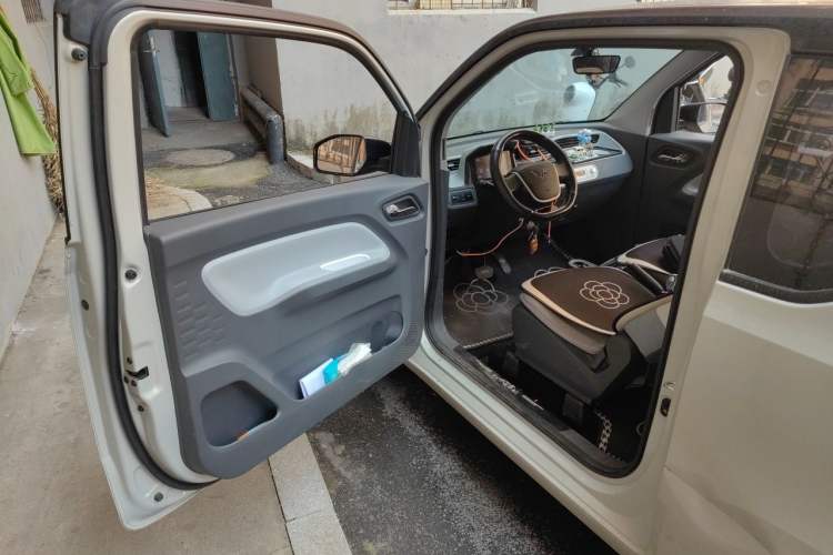 Used Wuling Hongguang MINIEV 2022 Macaron Premium Model – Lithium Iron Phosphate Driver Seat