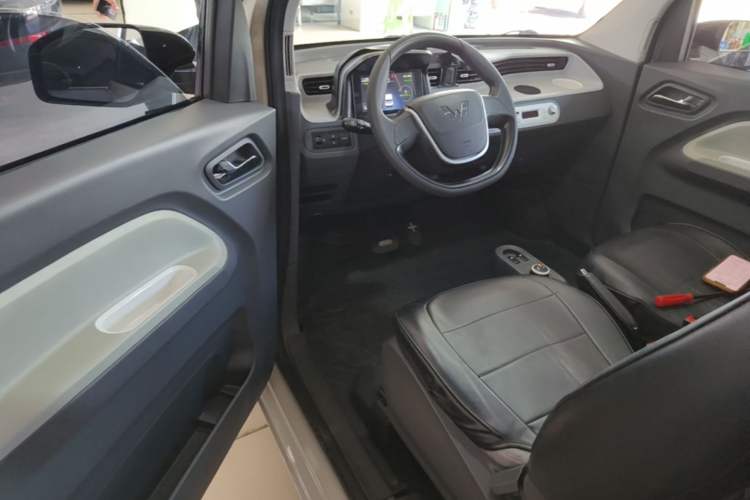 Used Wuling Hongguang MINIEV 2022 Macaron Premium Model – Lithium Iron Phosphate Driver Seat