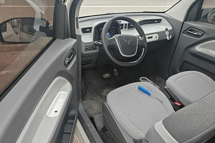 Used Wuling Hongguang MINIEV 2022 Macaron Fashion Edition Lithium-Nickel-Cobalt-Alpha-oxide Driver Seat