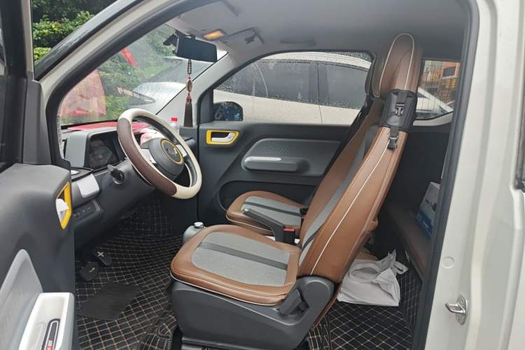 Used Wuling Hongguang MINIEV 2022 GAMEBOY 300km Enthusiast Model with Lithium Iron Phosphate Driver Seat