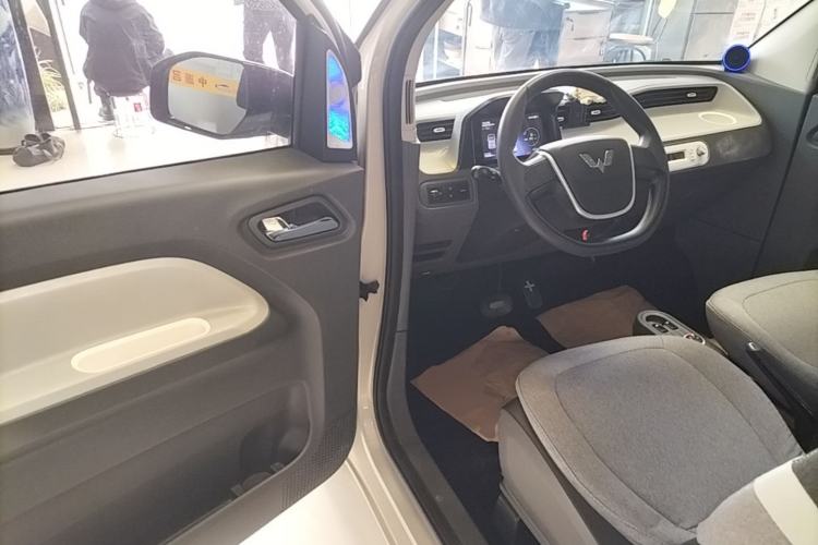Used Wuling Hongguang MINIEV 2022 Macaron Premium Model – Lithium Iron Phosphate Driver Seat