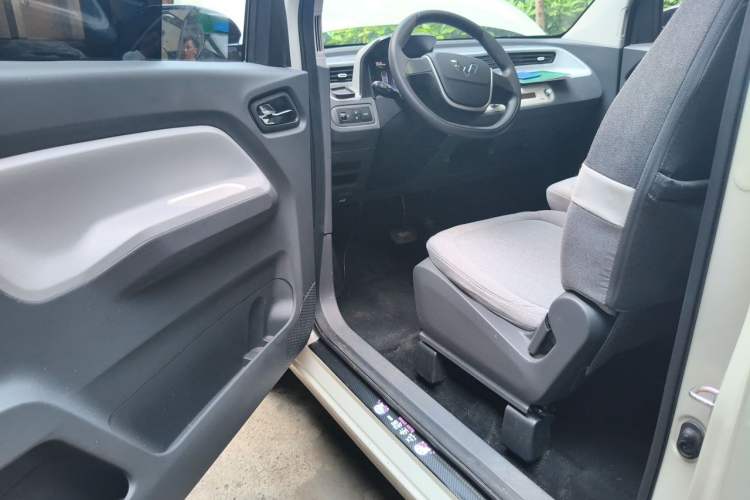 Used Wuling Hongguang MINIEV 2022 Macaron Premium Model – Lithium Iron Phosphate Driver Seat