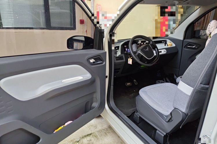 Used Wuling Hongguang MINIEV 2022 Macaron Premium Model – Lithium Iron Phosphate Driver Seat