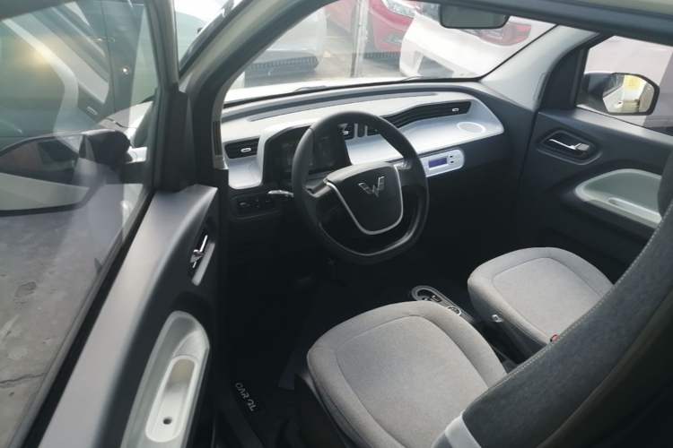 Used Wuling Hongguang MINIEV 2022 Macaron Premium Model – Lithium Iron Phosphate Driver Seat
