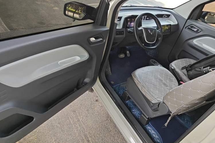 Used Wuling Hongguang MINIEV 2022 Macaron Fashion Model Lithium Iron Phosphate Driver Seat
