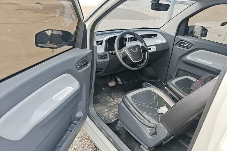 Used Wuling Hongguang MINIEV 2022 Macaron Premium Model – Lithium Iron Phosphate Driver Seat