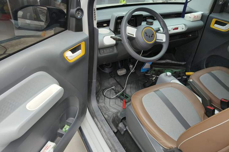 Used Wuling Hongguang MINIEV 2022 GAMEBOY 300km Enthusiast Model with Lithium Iron Phosphate Driver Seat