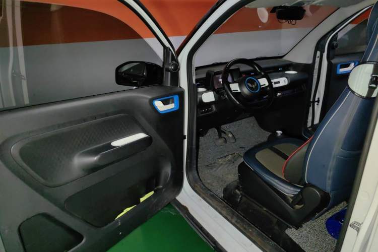 Used Wuling Hongguang MINIEV 2022 GAMEBOY 300km Enthusiast Model with Lithium Iron Phosphate Driver Seat
